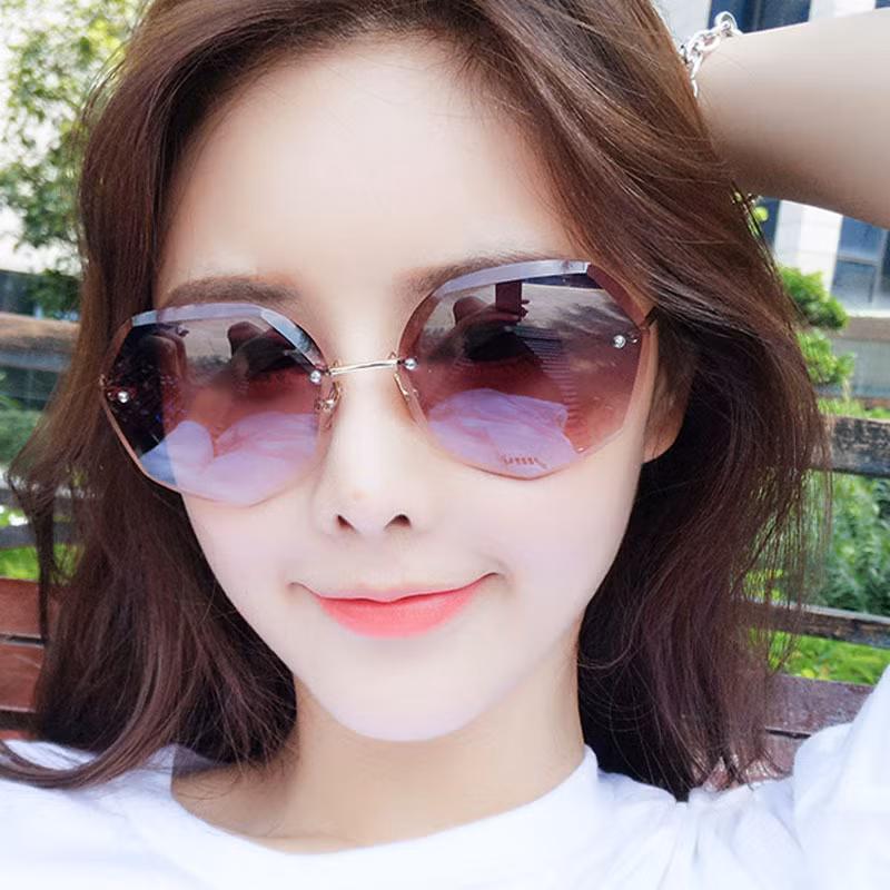 Cũng giống như giày dép, túi xách, kính râm còn là món đồ thời trang ưa thích của mọi người. Ảnh: voso.