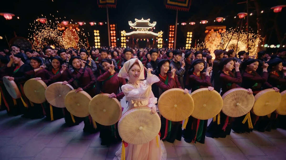 Hội Lim là một trong những lễ hội truyền thống lớn nhất của tỉnh Bắc Ninh, diễn ra hàng năm vào ngày 12-14 tháng Giêng tại huyện Tiên Du. Đây là lễ hội tiêu biểu của vùng Kinh Bắc, nơi tôn vinh dân ca quan họ, cũng là điệu dân ca được UNESCO công nhận là Di sản văn hóa phi vật thể vào 30/9/2009. Ảnh Znews