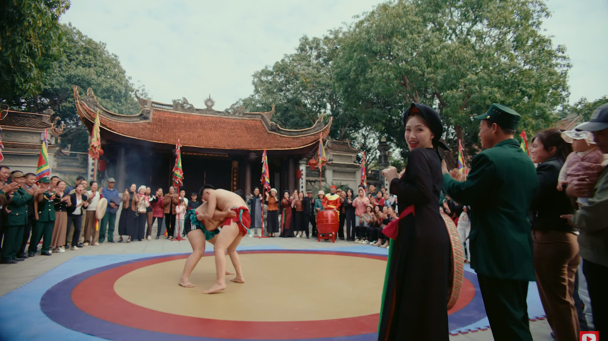 Đền Đô còn có tên gọi là Đền Lý Bát Đế hay Cổ Pháp Điện, nằm ở P. Đình Bảng, TP. Từ Sơn, tỉnh Bắc Ninh. Đây là một quần thể kiến trúc tín ngưỡng thờ 8 vị vua đầu tiên của nhà Lý, đã được công nhận là di tích lịch sử. Trải qua thời gian, đền Đô đã được tu sửa và mở rộng nhưng vẫn giữ đúng hình dáng và kiến trúc ban đầu với phong cách cung đình và dân gian được kết hợp hài hòa, chạm khắc tinh xảo. Ảnh Znews