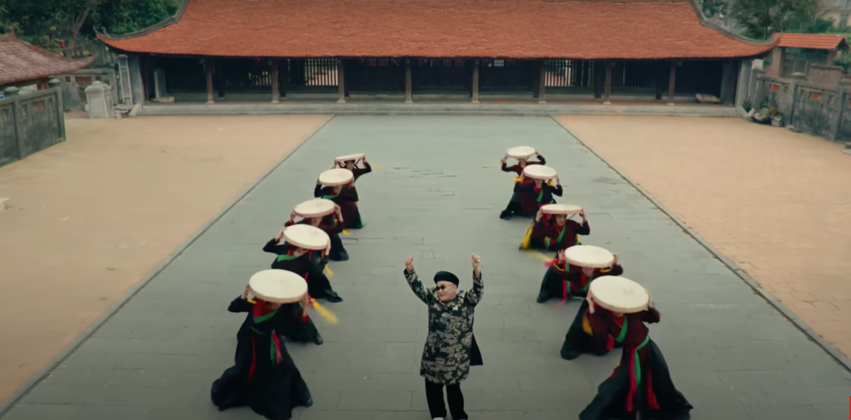 Nắm bắt cơ hội từ sức hút của MV, chính quyền tỉnh Bắc Ninh đã triển khai hàng loạt hoạt động kích cầu du lịch, nhằm biến sự quan tâm trên mạng thành lượt khách thực tế.