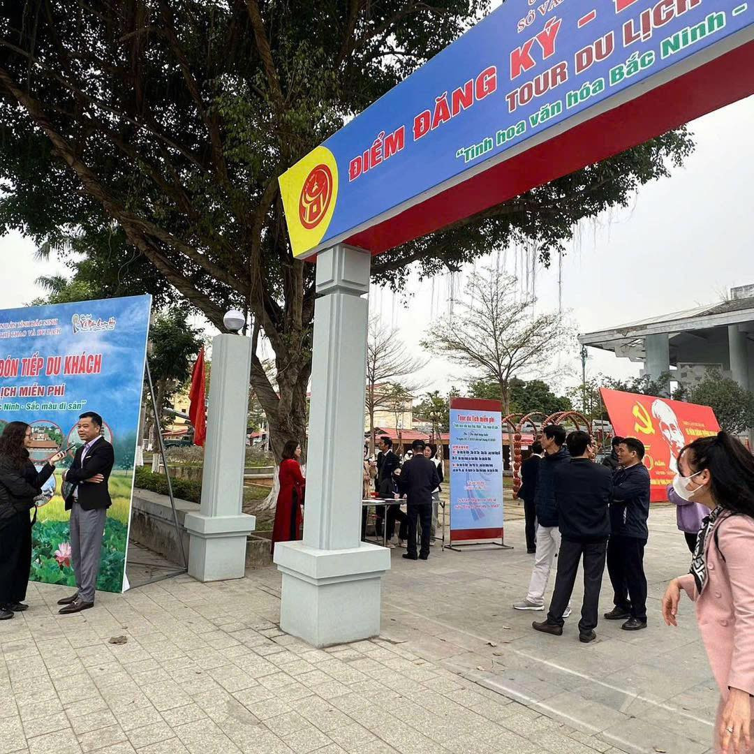 Tour 2: Bảo tàng Bắc Ninh - Chùa Phật Tích - Lăng Kinh Dương Vương - Làng gốm Phù Lãng - Đền Nguyễn Cao - Chùa Diên Quang - Bảo tàng Bắc Ninh. Ảnh Tin tức Bắc Minh