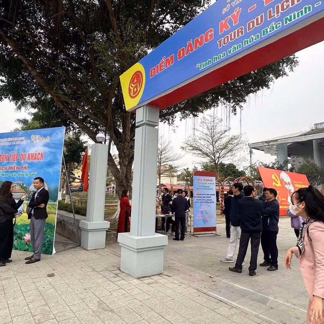 Tour 2: Bảo tàng Bắc Ninh - Chùa Phật Tích - Lăng Kinh Dương Vương - Làng gốm Phù Lãng - Đền Nguyễn Cao - Chùa Diên Quang - Bảo tàng Bắc Ninh. Ảnh Tin tức Bắc Minh