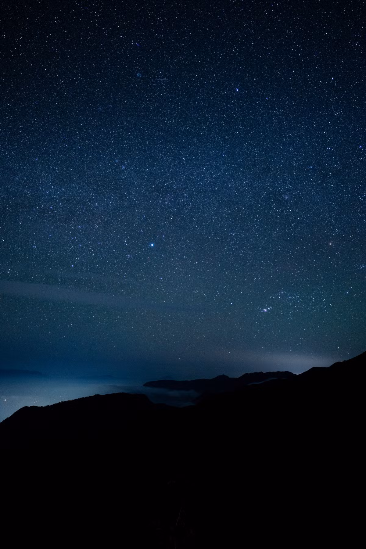 Núi Ngũ Chỉ Sơn là một trong những ngọn núi đẹp và quyến rũ bậc nhất đất trời Tây Bắc, ngày càng thu hút nhiều du khách trekking. Để chinh phục thành công ngọn núi này, ngoài đam mê, du khách cần có sự chuẩn bị thật đầy đủ về mặt sức khỏe, đảm bảo chuyến leo núi thành công, suôn sẻ và trở về với đong đầy kỷ niệm đáng nhớ.