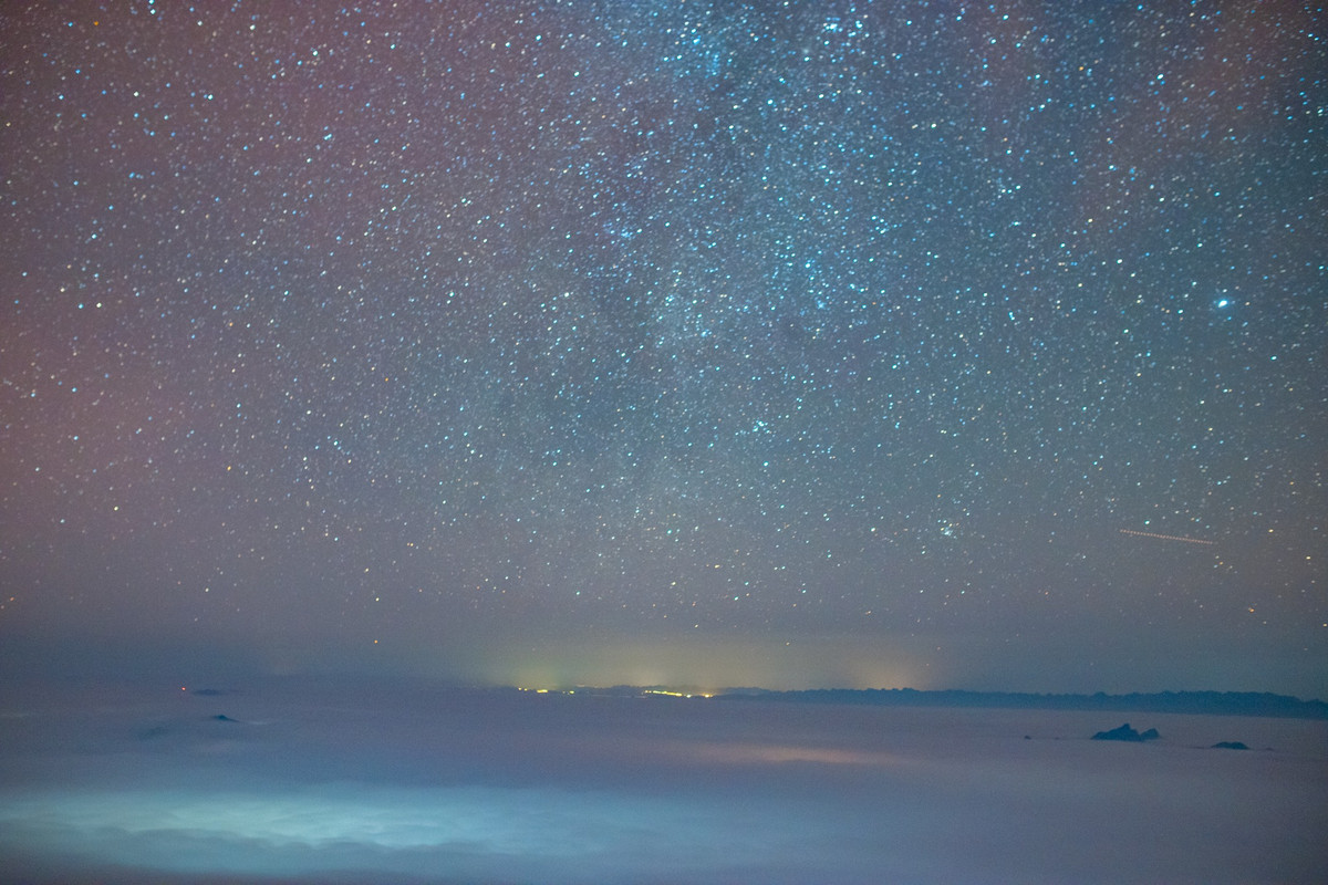 Tuy nhiên ít ai biết, không chỉ ban ngày mà về đêm, Tà Xùa cũng có vẻ đẹp vô cùng lung linh, huyền ảo. Ảnh Hà Vi