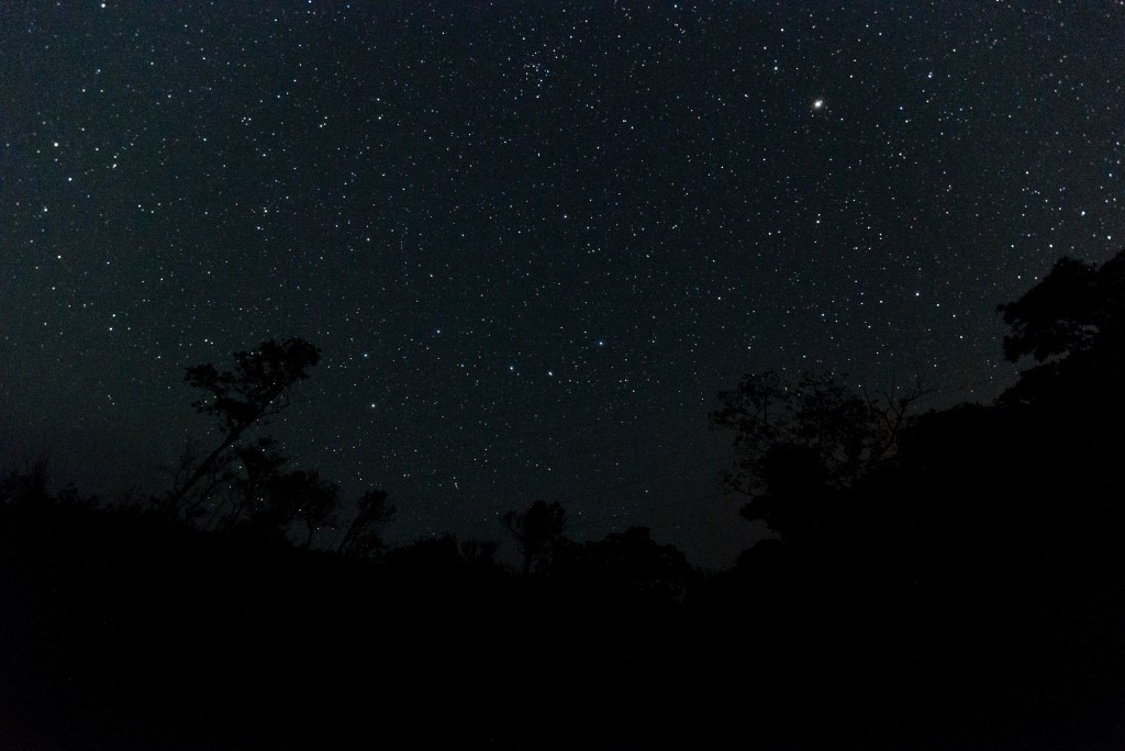 Cách Hà Nội hơn 200 km và cách trung tâm huyện Mộc Châu (Sơn La) hơn 100 km, Tà Xùa là điểm phượt Tây Bắc hấp dẫn giới trẻ, đặc biệt vào mùa săn mây.
