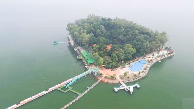 Trị An là hồ nước nhân tạo nằm trên sông Đồng Nai, thuộc các huyện Vĩnh Cửu, Định Quán, Thống Nhất và Trảng Bom (Đồng Nai) với diện tích hơn 32.000ha.