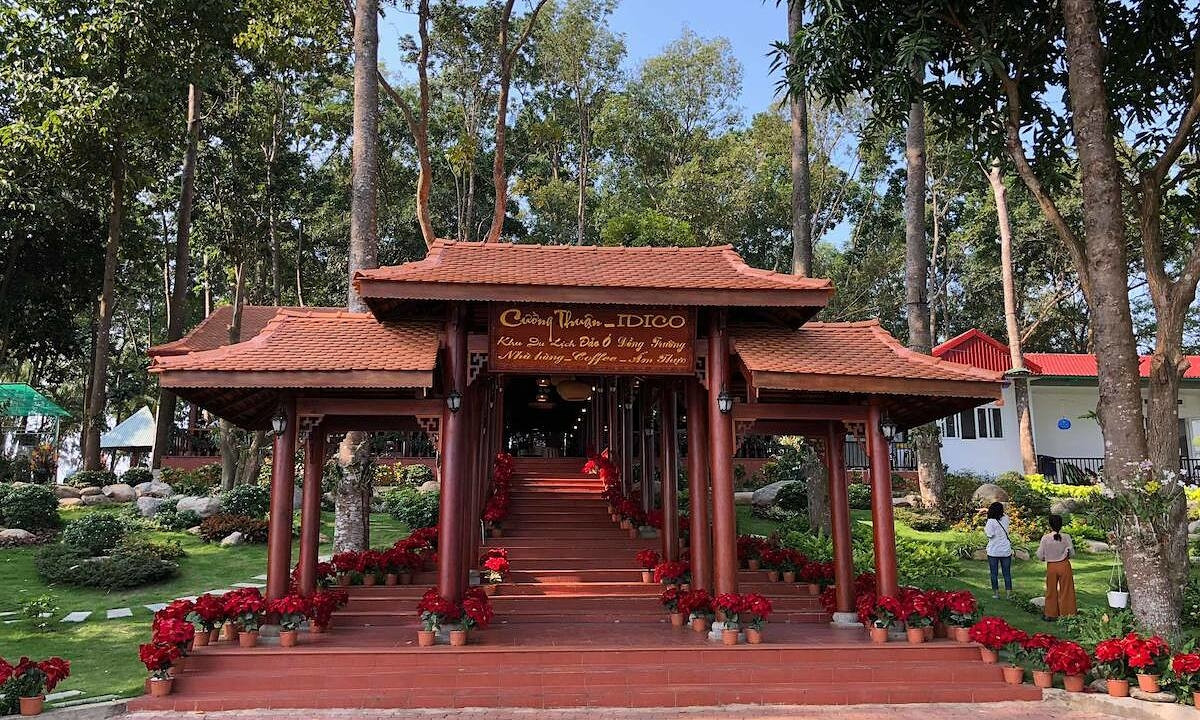 Đầu năm 2017, Công ty Cổ phần Du lịch Đồng Nai và Công ty Cổ phần Đầu tư phát triển Cường Thuận IDICO ký hợp đồng chuyển nhượng tài sản trên đất tại khu du lịch đảo Ó - Đồng Trường. Ảnh Internet