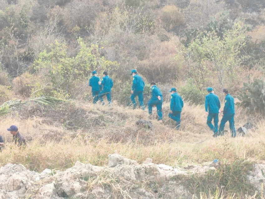 Sáng 21/3, lãnh đạo UBND huyện Tuy Phong (tỉnh Bình Thuận) cho biết, vụ cháy xảy ra tại khu vực Núi Tàu vào tối 20/3 chỉ ảnh hưởng đến lớp thực bì và cỏ khô, không gây tác động đáng kể đến hệ sinh thái hay đời sống người dân. (Ảnh: tỉnh Bình Thuận)