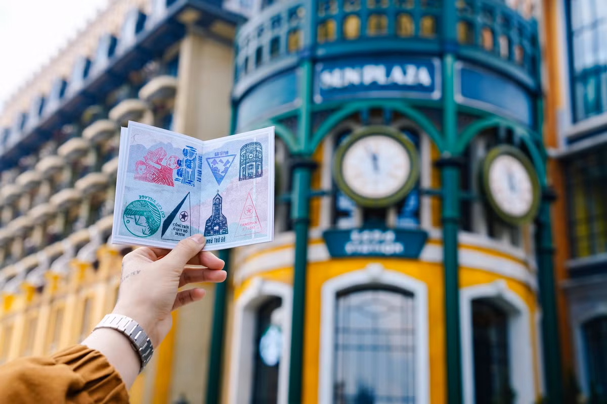 Đến SaPa du khách không chỉ săn mây, chụp ảnh mà còn có thể thu thập những dấu mộc kỷ niệm độc đáo tại các địa danh biểu tượng như: Đỉnh Fansipan, bản Cát Cát, thung lũng Mường Hoa, nhà thờ Đá, đèo Ô Quy Hồ, bản Tả Van... Ảnh Win đi