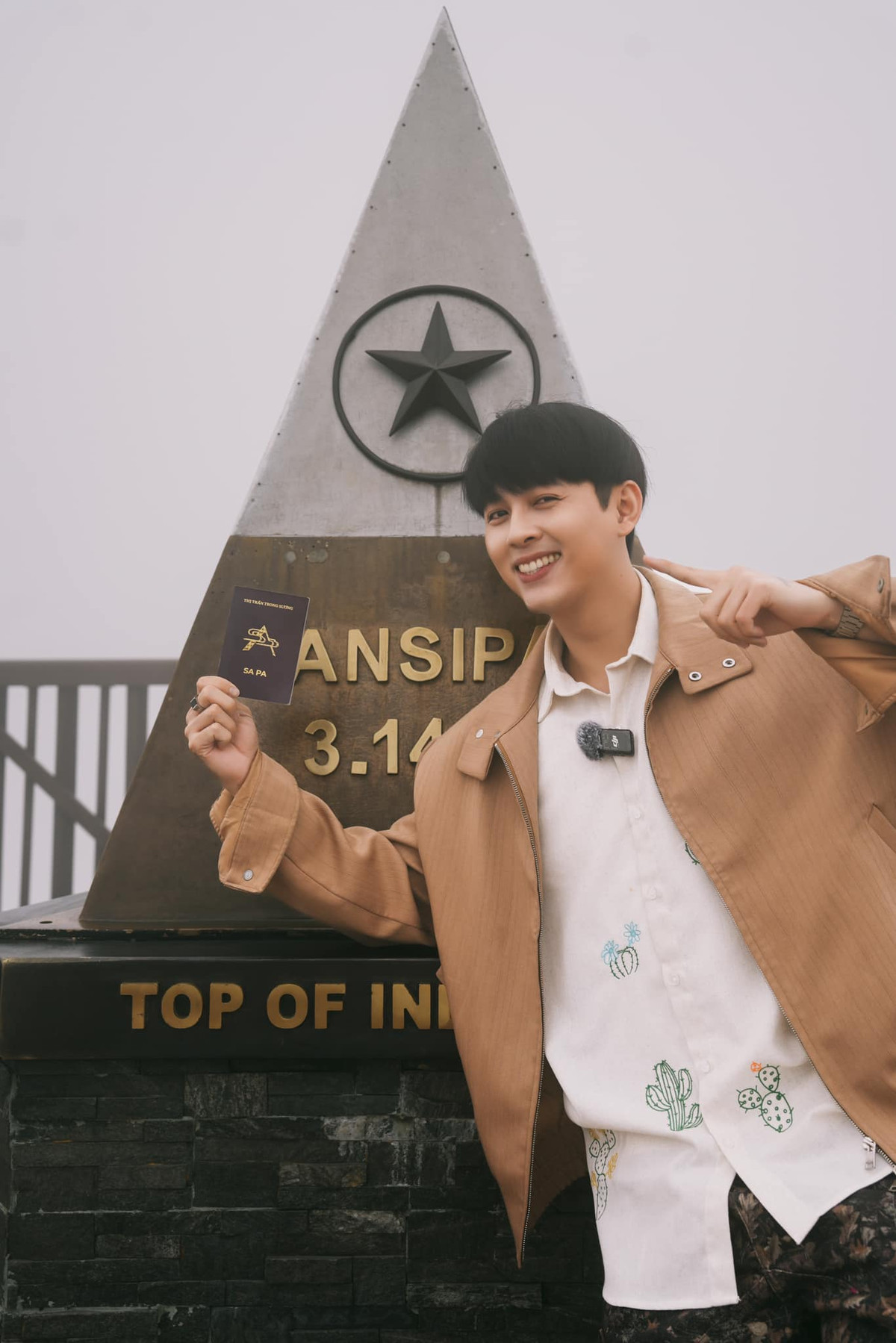 Bên cạnh đó hộ chiếu Sapa còn là cuốn cẩm nang khám phá hữuu ích. Nó cũng cấp thông tin chi tiết về những điểm đến và trải nghiệm hấp dẫn tại Sapa, giúp du khách dễ dàng lên kế hoạch cho chuyến đi theo cách riêng của mình.