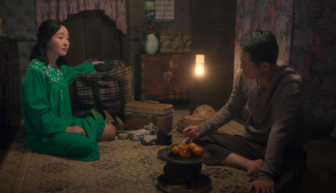 Trong số những món ăn đặc trưng xuất hiện xuyên suốt bộ phim, quýt nướng đã nhanh chóng thu hút sự chú ý của khán giả. Ảnh Internet