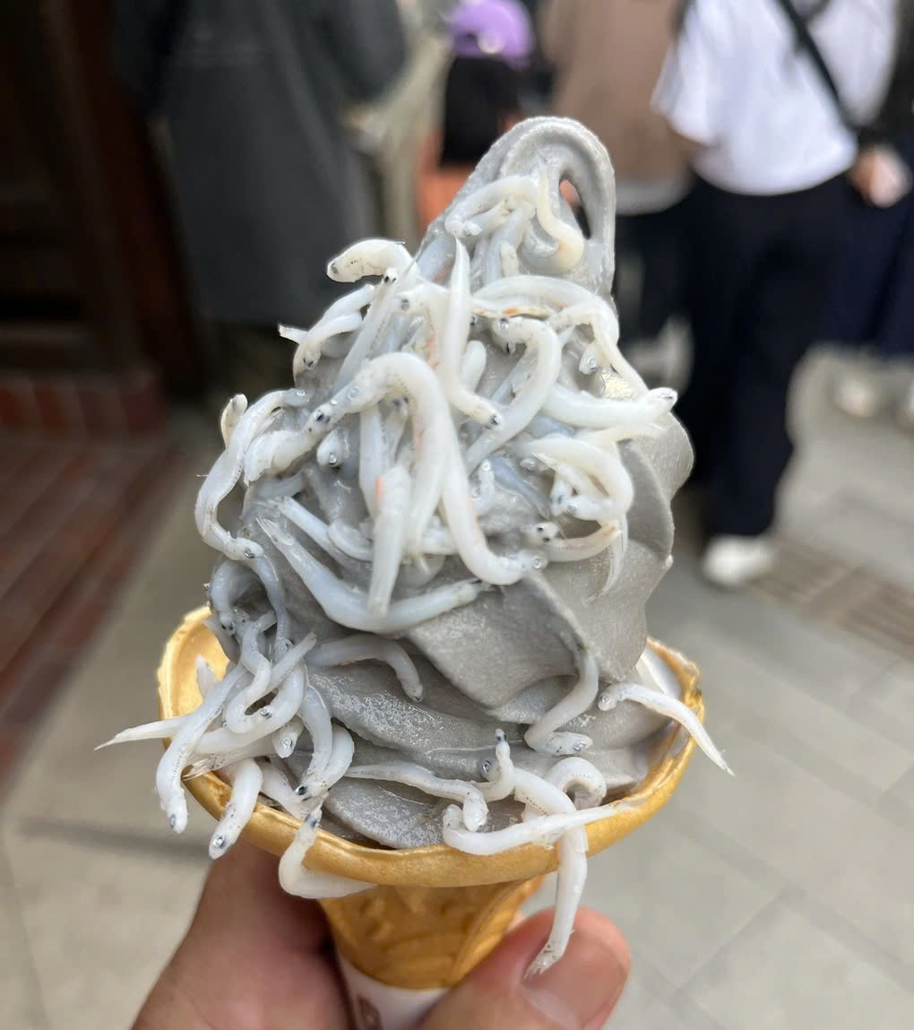 Một số người hào hứng chia sẻ: “Nhật Bản đúng là không bao giờ làm tôi thất vọng, món kem này thật độc đáo!”.