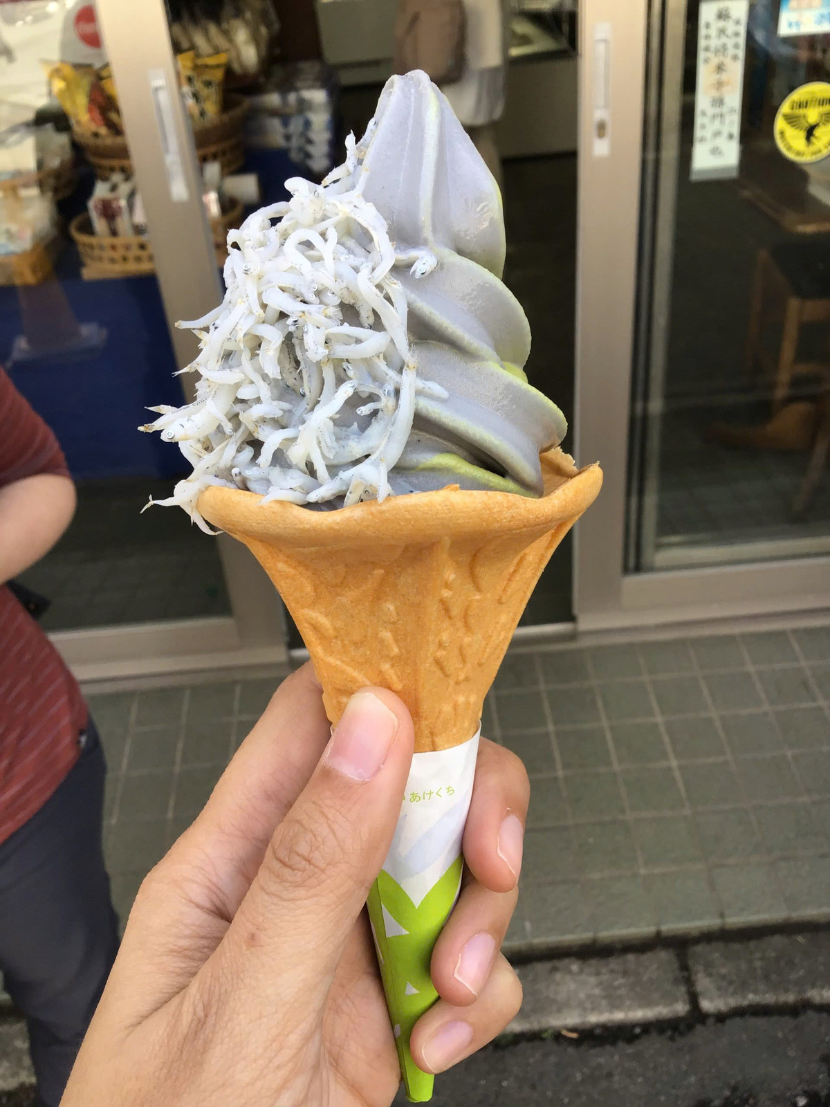 Bất kể là một tuyệt phẩm ẩm thực hay chỉ là một trào lưu nhất thời, kem cá cơm Shirasu vẫn đang làm mưa làm gió tại Nhật Bản. Đối với những ai yêu thích sự mới lạ và không ngại thử thách vị giác, đây chắc chắn là một món ăn đáng để trải nghiệm. Ảnh Internet