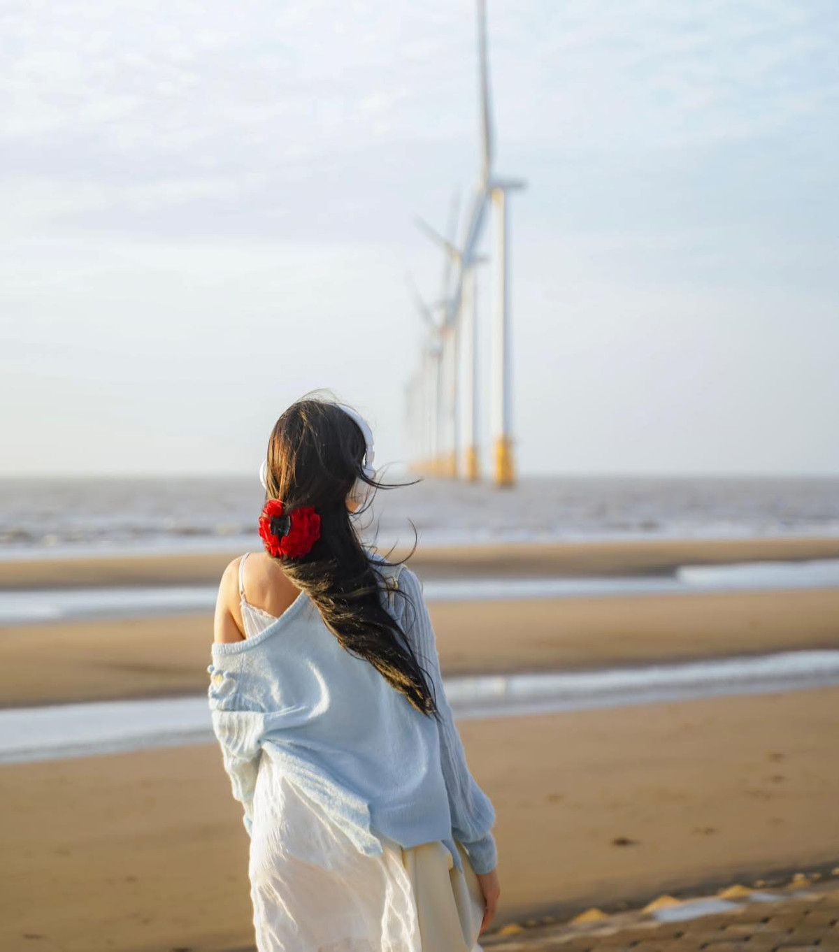 Bất cứ ai khi đến với bãi biển này cũng đều bị mê hoặc bởi khung cảnh thiên nhiên hoang sơ, bình yên của nơi đây. Ảnh Chuyến đi của Tali