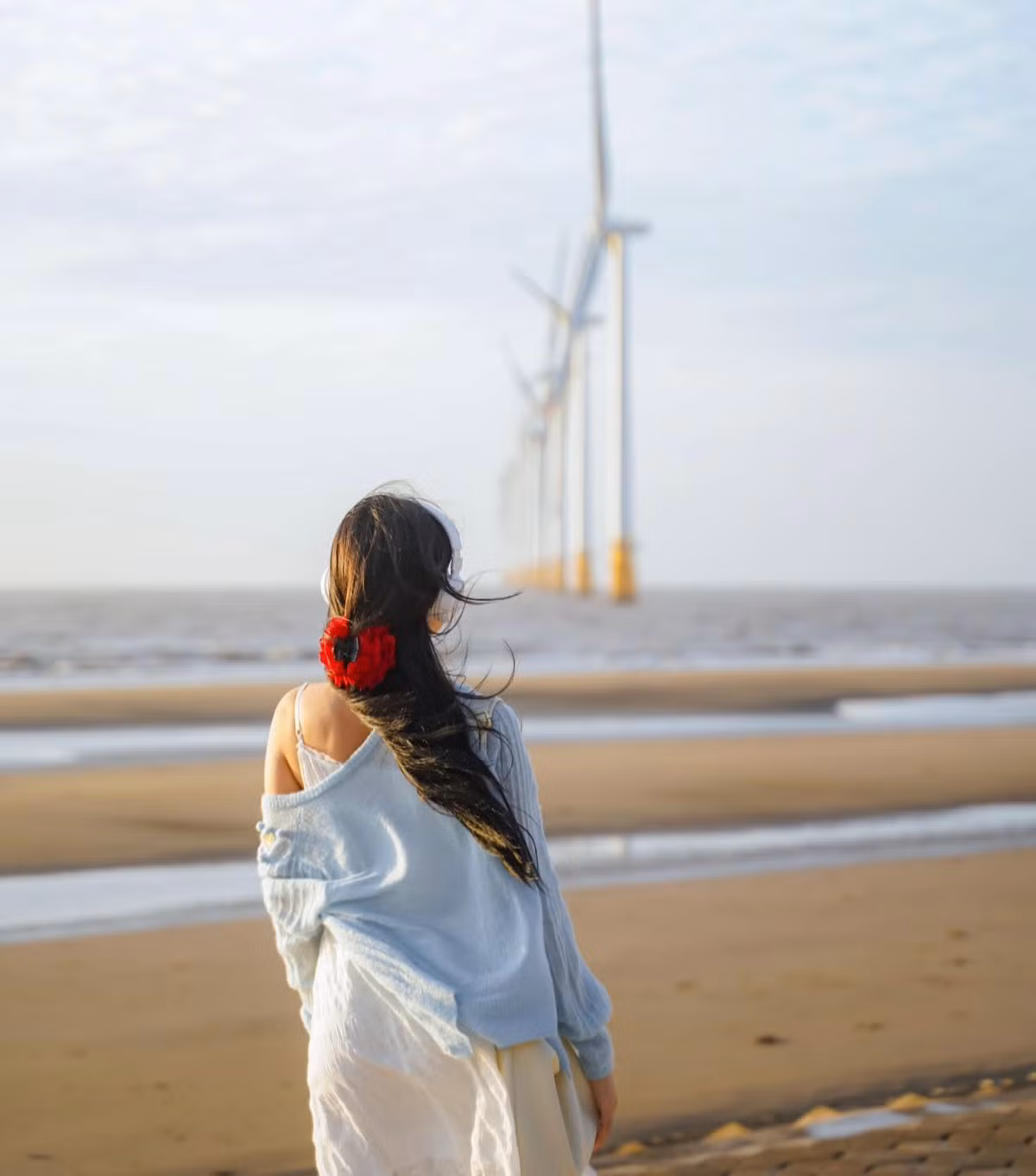 Bất cứ ai khi đến với bãi biển này cũng đều bị mê hoặc bởi khung cảnh thiên nhiên hoang sơ, bình yên của nơi đây. Ảnh Chuyến đi của Tali