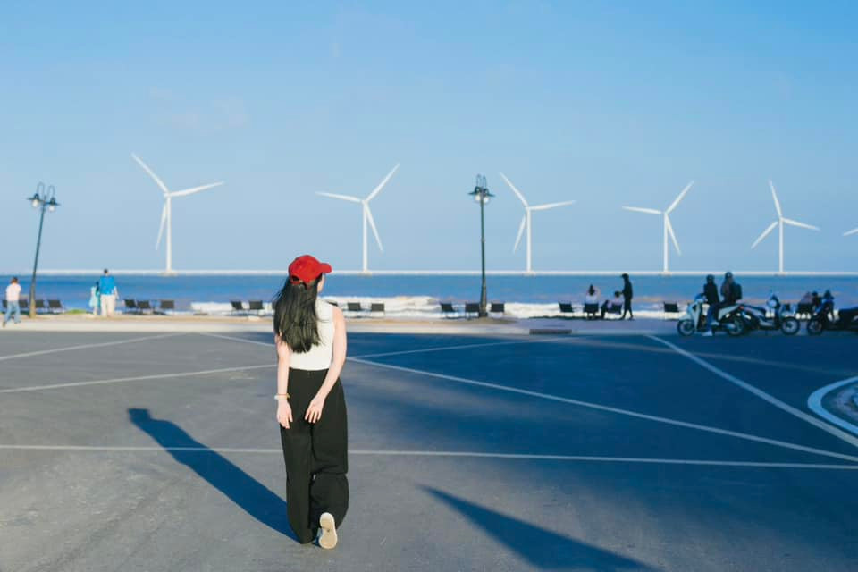 Biển Ba Động đẹp quanh năm, nhưng thời gian lý tưởng nhất để du lịch là từ tháng 4 đến tháng 9, khi trời trong xanh, biển lặng, thích hợp cho các hoạt động vui chơi, khám phá. Ảnh Nguyễn Nhi