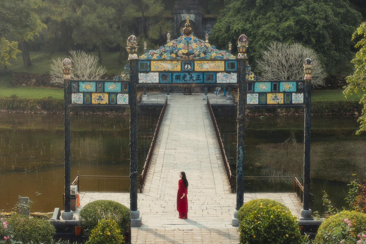 Nếu có dịp đến Huế du lịch, du khách nhất định phải một lần viếng thăm vị vua tài hoa bậc nhất triều Nguyễn đang yên nghỉ an yên nơi Lăng Minh Mạng. Ảnh Tay Le Van