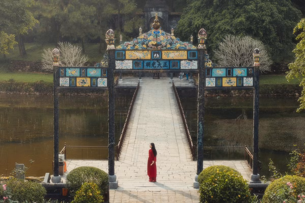 Nếu có dịp đến Huế du lịch, du khách nhất định phải một lần viếng thăm vị vua tài hoa bậc nhất triều Nguyễn đang yên nghỉ an yên nơi Lăng Minh Mạng. Ảnh Tay Le Van