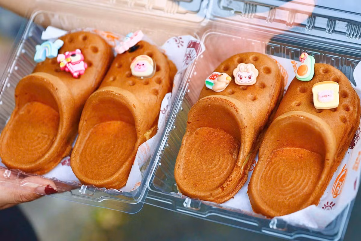 Ngoài vị cơ bản là phô mai, bánh có thêm vị từ mặn đến ngọt như ngô, chà bông, đậu đỏ, hạnh nhân, trứng muối... Ảnh Internet