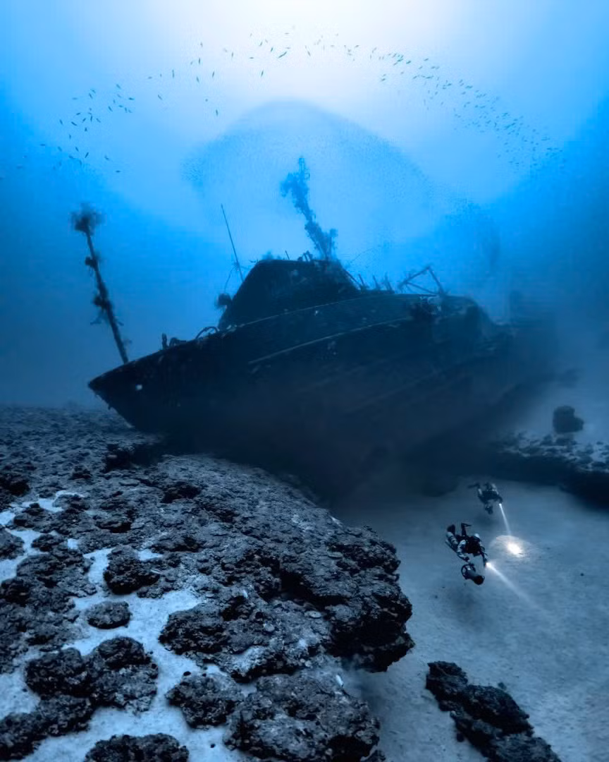 "Xác Tàu Sâu Thẳm", tác phẩm thắng giải Hạng mục xác tàu đắm. Ảnh: Alex Dawson/UPY2025.