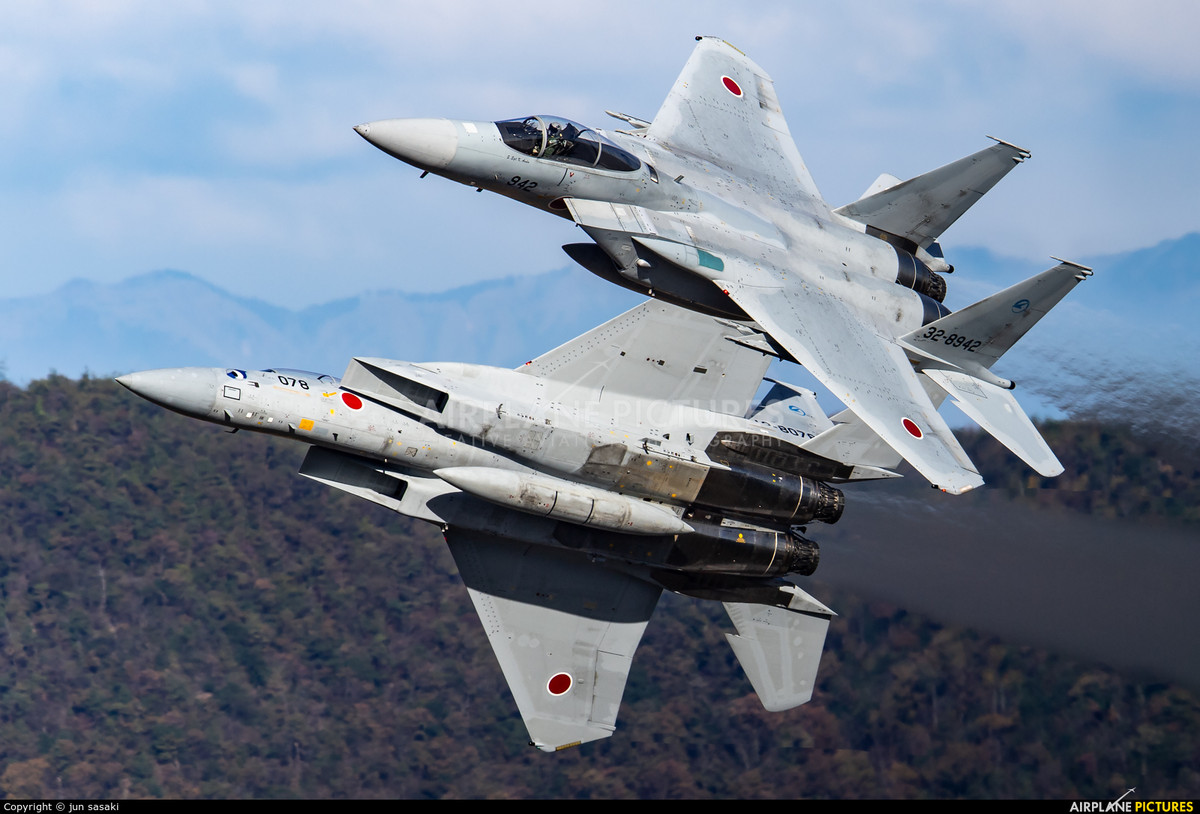 Các nguồn tin cho biết rằng Nhật Bản đã công khai ý định nâng cấp ít nhất một phần phi đội F-15J của họ trong một năm qua và 2 báo cáo trước đó đã nêu rõ ưu tiên của Tokyo đối với nhiều hệ thống được mô tả trong thông báo của DSCA, bao gồm radar AN/APG-82 (v)1 AESA của Raytheon và hệ thống AN/ALQ-239 DEWS của BAE Systems.