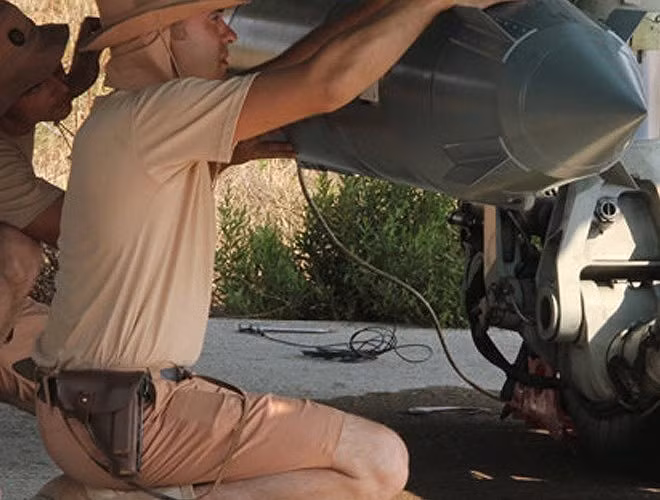 Loại bom này khi nổ sẽ tạo ra một cái hố đường kính đến 20m. Bom KAB-1500LG-ML tương tự loại KAB-1500L-F.