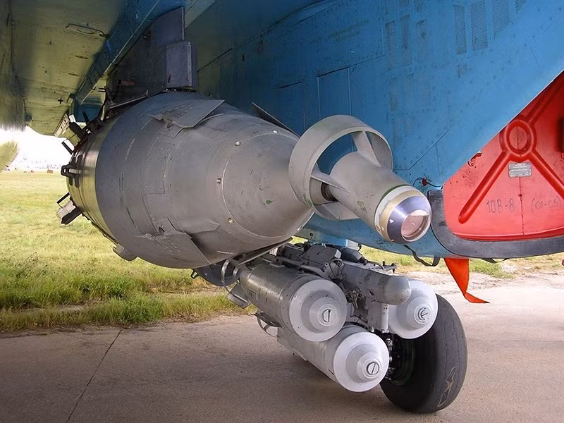 Tính đến thời điểm hiện tại, tất cả những phiên bản của KAB-1500 đều đã được không quân Nga sử dụng để tấn công mục tiêu phiến quân tại Syria.