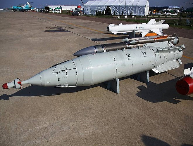 KAB-1500L-F chuyên phá các mục tiêu trên mặt đất như cầu, cơ sở quân sự và công nghiệp, tàu bè…