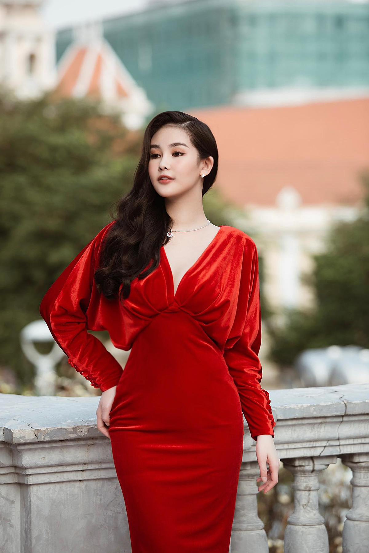 Không còn bóng dáng cô "hoa hậu thảm họa" ngày nào, Lê Âu Ngân Anh giờ đây đẹp lộng lẫy mỗi khi xuất hiện.