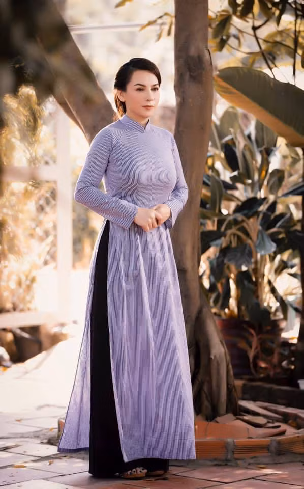 Sáng 30/9, quản lý cố nghệ sĩ đã đăng clip lễ cầu siêu của người thân trong gia đình cho Phi Nhung. Trước đó, tối 28/9, lễ cầu siêu cho ca sĩ Phi Nhung đã diễn ra tại chùa Giác Ngộ.