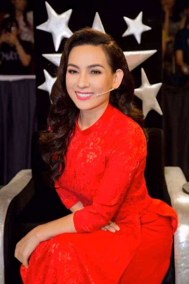 Ngoài ra, theo kế hoạch tang lễ chính thức của Phi Nhung tại Việt Nam được diễn ra vào ngày 4/10 tại Tu viện Khánh An ở quận 12. Tuy nhiên, mới đây, đại diện phía gia đình Phi Nhung đã thông báo phải tạm hoãn vì tình hình dịch bệnh cũng như số lượng người đăng ký đến quá đông nên chưa thể sắp xếp. Xem video "Chuyện chưa kể về ca sĩ Phi Nhung". Nguồn VTC