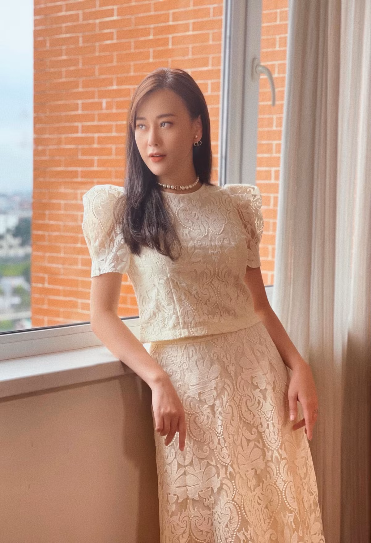 Trong đó, vai nữ chính của Phương Oanh trong "Quỳnh búp bê" gây sốt khi phim lên sóng năm 2018. Đây được xem là vai diễn "lột xác" của nữ diễn viên.