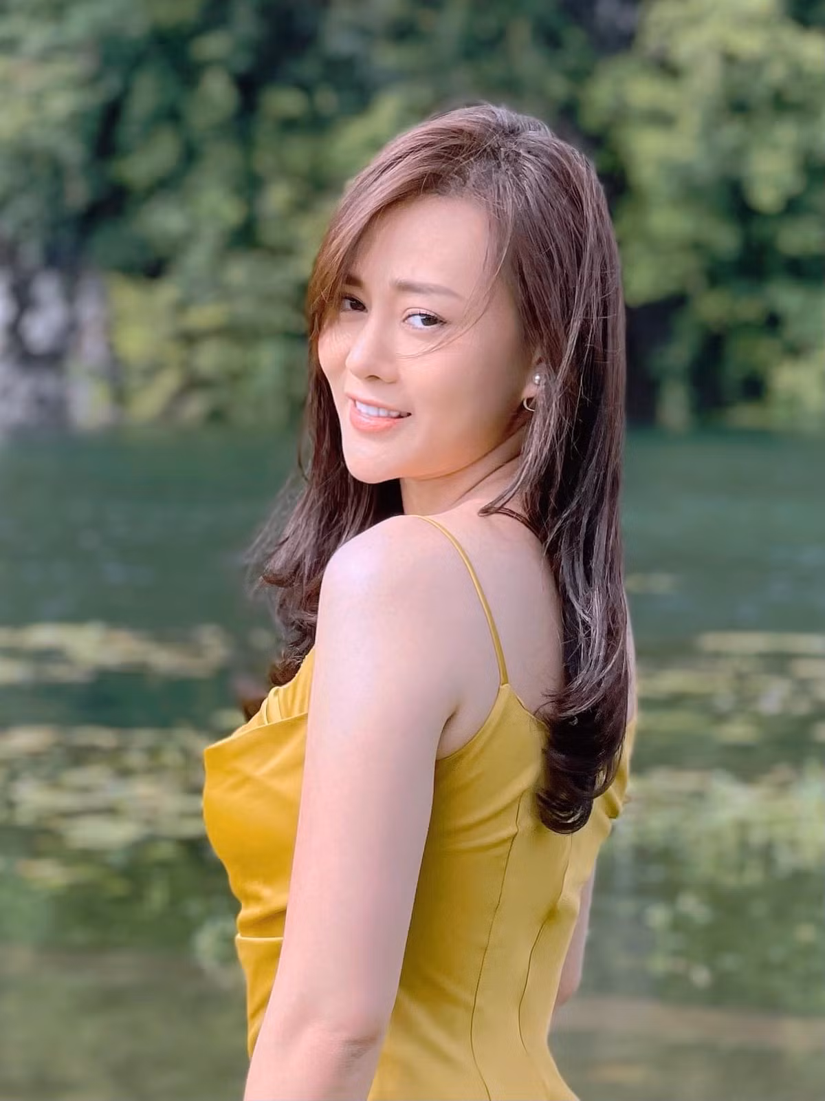 Phương Oanh hiện gây sốt với vai nữ chính đóng cùng Mạnh Trường trong phim "Hương vị tình thân".