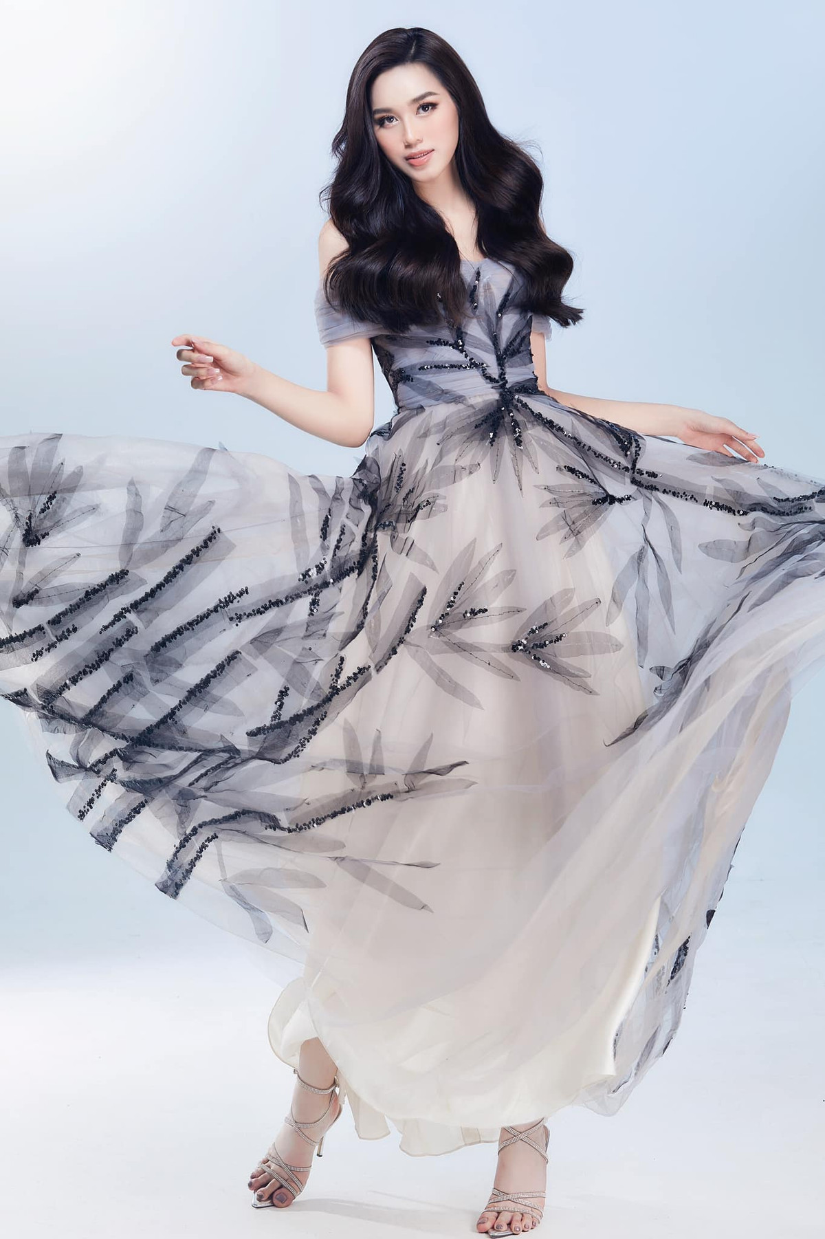 Mới đây, chuyên trang sắc đẹp Global Beauties đưa ra danh sách 11 thí sinh sáng giá cho ngôi vị hoa hậu. Đáng tiếc Hoa hậu Đỗ Thị Hà không có tên trong bảng dự đoán này.