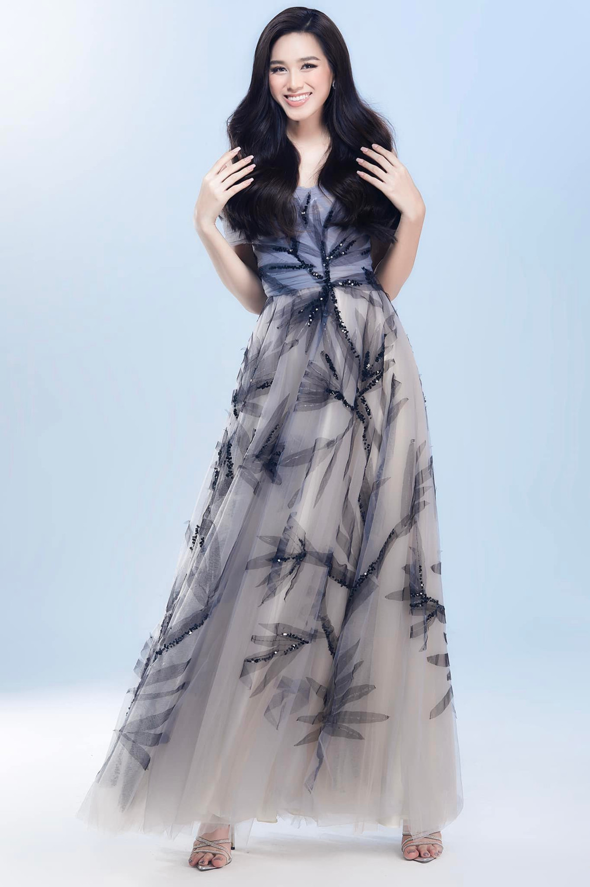 Khán giả nước nhà mong Đỗ Thị Hà tự tin, tỏa sáng trong các phần thi sắp tới.