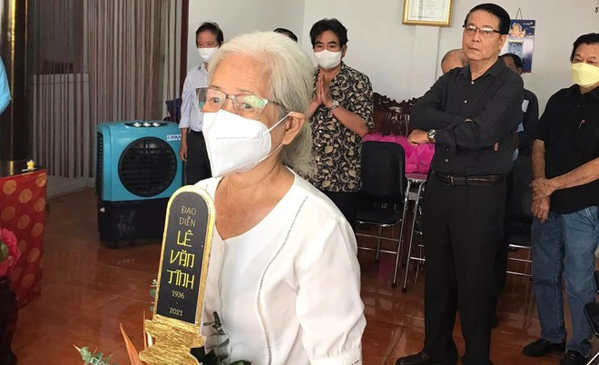 Le tuong niem 16 nghe si Viet qua doi trong dai dich COVID-19-Hinh-2