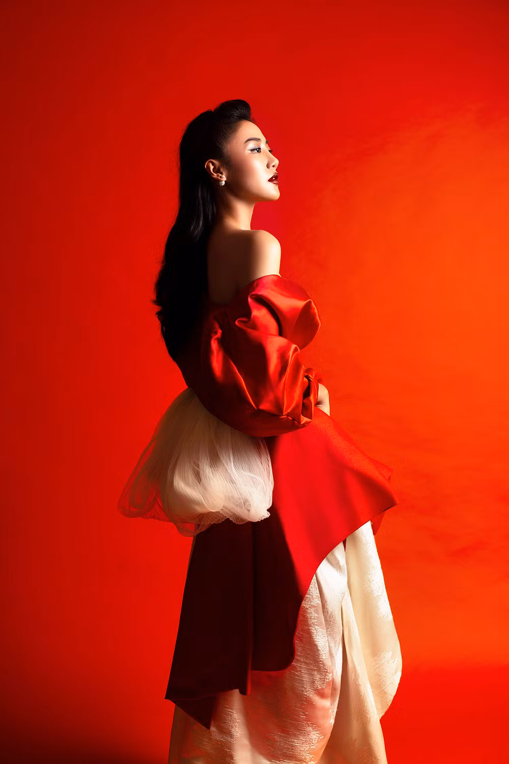 Năm 2021 đánh dấu một năm hoạt động nghệ thuật nhiệt huyết, nhiều dấu ấn của ca sĩ Văn Mai Hương.