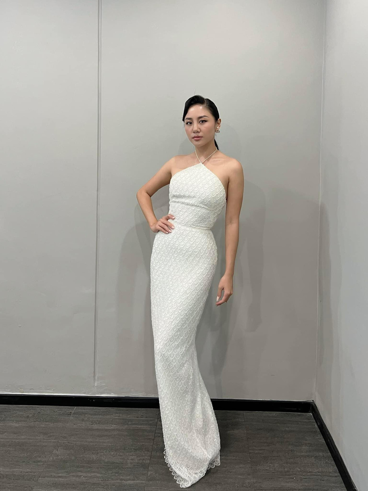 Vào cuối tháng 6 năm nay, Văn Mai Hương được đích thân Universal Music Group mời cover ca khúc “Happier” của Olivia Rodrigo - ngôi sao mới của làng nhạc Âu Mỹ đồng thời cũng là nghệ sĩ độc quyền của Universal Music Group (cùng với Lady Gaga, Taylor Swift, Selena Gomez, Lorde...).