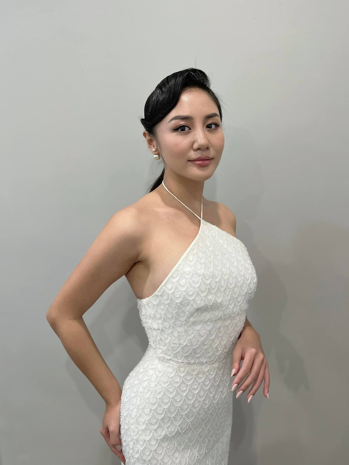 Song song với việc quảng bá album, Văn Mai Hương còn liên tục góp mặt trong các chương trình truyền hình với nhiều vai trò khác nhau.