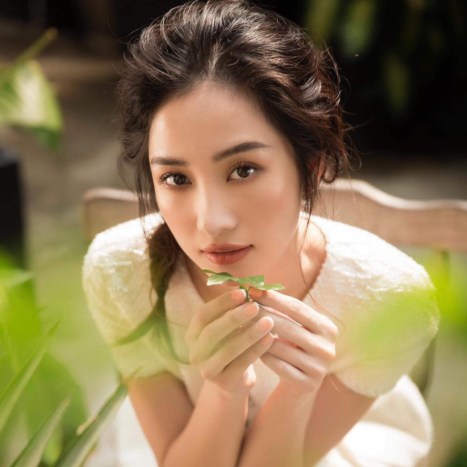 Trên trang cá nhân người đẹp chăm chỉ cập nhật hình ảnh của bản thân và tương tác với fan.