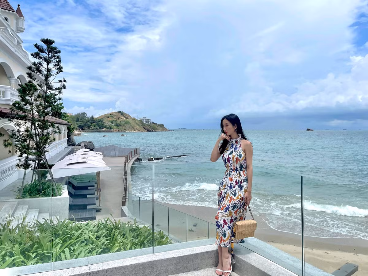 Jun Vũ từng được trao giải "Nữ diễn viên điện ảnh xuất sắc nhất" của giải Ngôi sao xanh, giải "Nữ diễn viên chính xuất sắc nhất" cho hạng mục phim điện ảnh tại lễ trao giải Cánh diều vàng 2017 cho vai diễn My trong bộ phim 12 Chòm Sao: Vẽ đường cho yêu chạy.