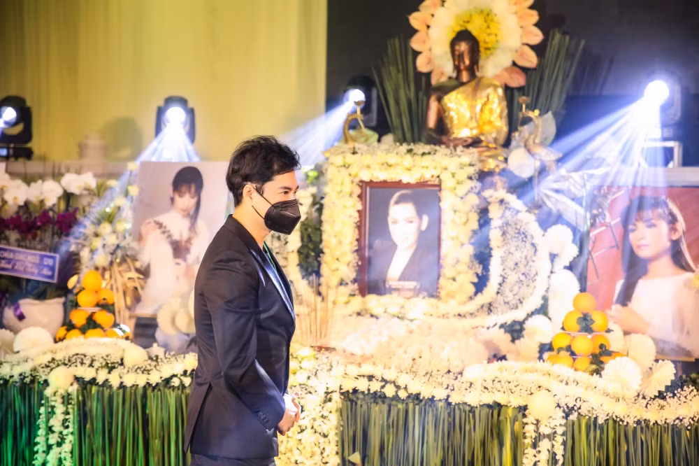 Tuy sau sự kiện Ngọc Sơn bị hàm oan khi dư luận chỉ trích việc đọc tên và trao tặng tiền là “tranh thủ” quảng cáo trong một dịp không mấy phù hợp. Xem video "Ngọc Sơn tiết lộ bí quyết giúp anh trở thành ông hoàng nhạc sến". Nguồn VTC