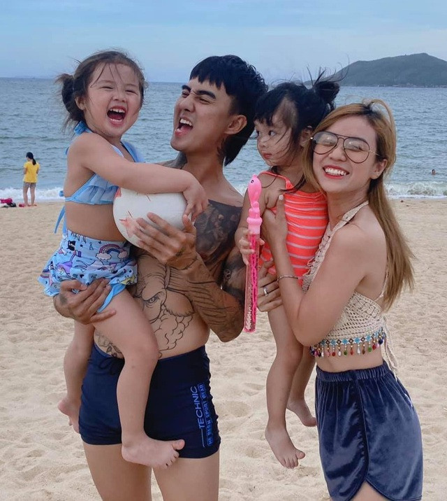 Đạt G - Bảo Ngọc công khai hẹn hò vào tháng 5/2021. Chuyện tình của cặp đôi gặp không ít sóng gió giữa ồn ào "tiểu tam". Tuy nhiên, Bảo Ngọc lên tiếng khẳng định, cả hai đến với nhau khi đã chấm dứt mối quan hệ với người cũ.