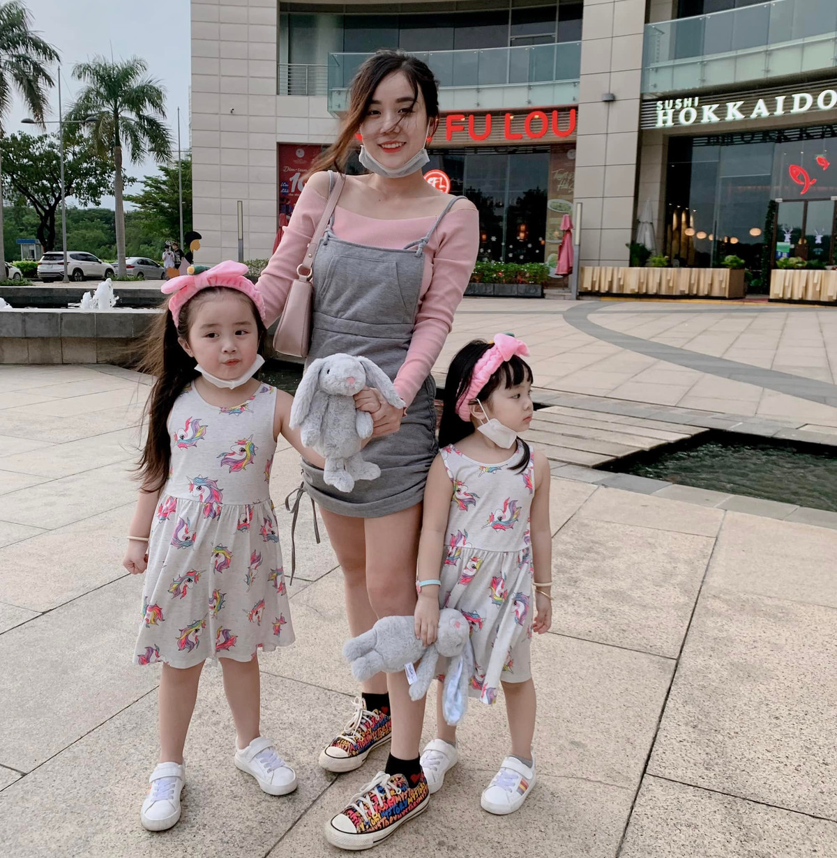 Tuy nhiên, sau một thời gian ngắn hẹn hò, cặp đôi liên tục dính nghi vấn chia tay.