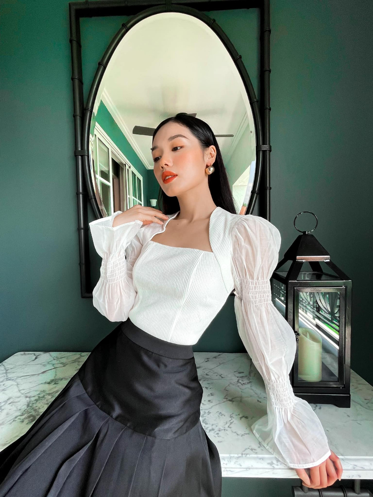 Trâm Anh sinh năm 1995 tại Bình Phước. Cô được biết đến khi tham gia chương trình The Face 2018. Trong chương trình, Trâm Anh vào đội của HLV Minh Hằng và xuất sắc giành danh hiệu á quân.