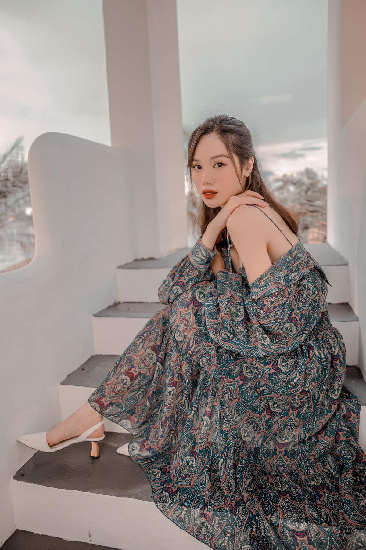 Học trò cũ của Minh Hằng theo đuổi phong cách thời trang hiện đại, trẻ trung.