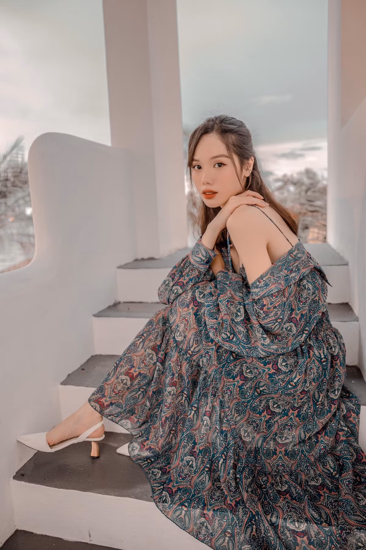 Học trò cũ của Minh Hằng theo đuổi phong cách thời trang hiện đại, trẻ trung.