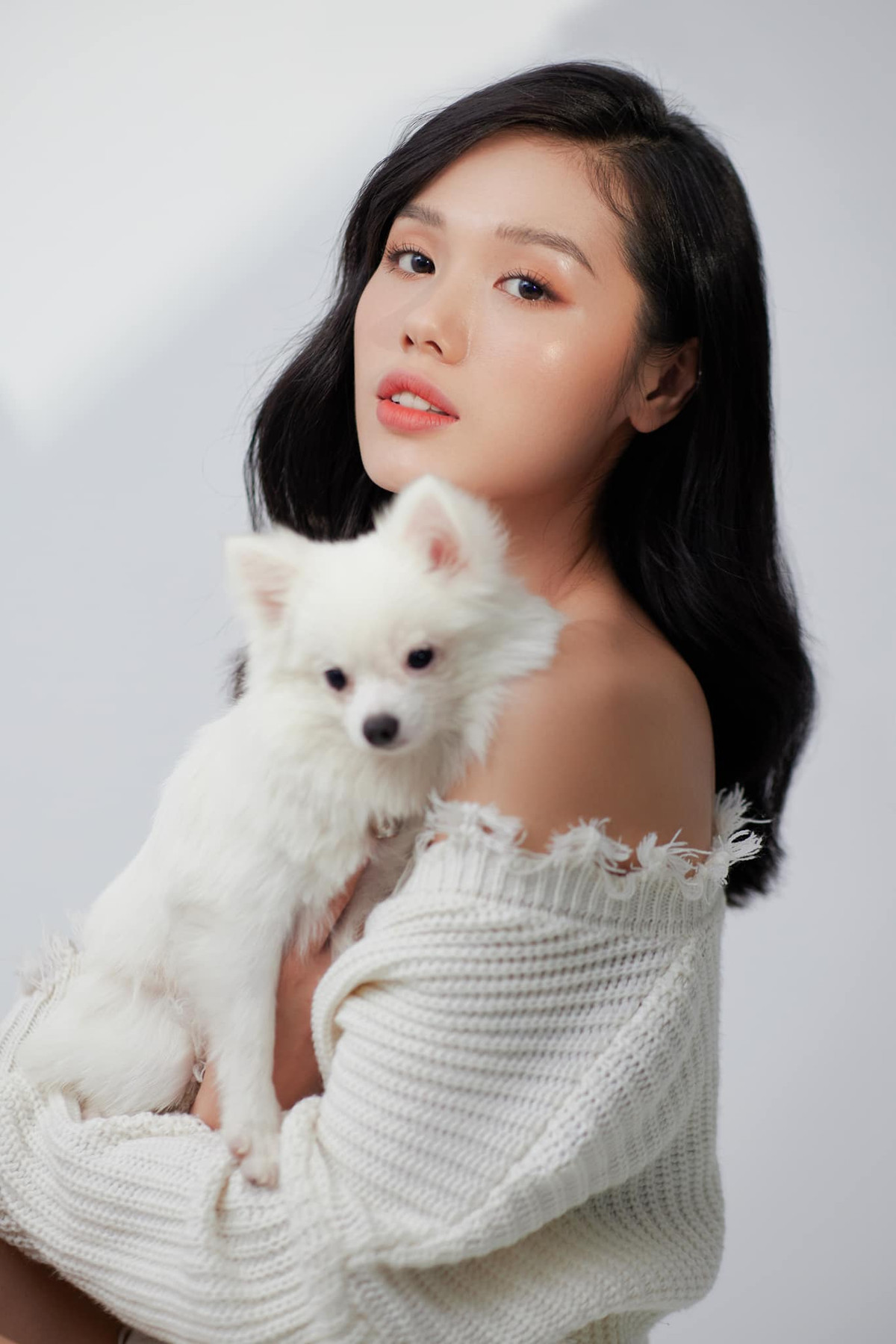 Trâm Anh sở hữu vẻ đẹp tự nhiên, làn da không tỳ vết. Tuy vậy chiều cao 1m62 của Trâm Anh khá hạn chế so với một người mẫu.