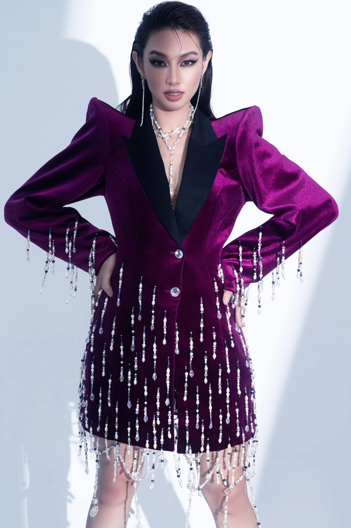 Các trang phục cũng được lựa chọn kỹ lưỡng, phong cách nửa kín nửa hở của tân Hoa hậu Hòa bình Quốc tế khiến fan sắc đẹp không khỏi xuýt xoa.