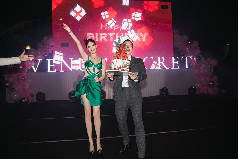 Cặp đôi có những khoảnh khắc vui hết nấc.